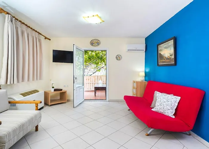 Golden Nest Appartement *