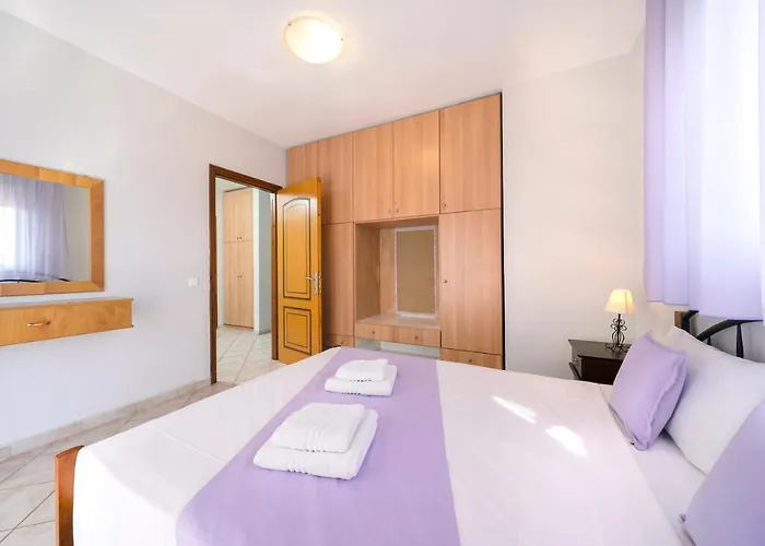 Golden Nest Appartement *