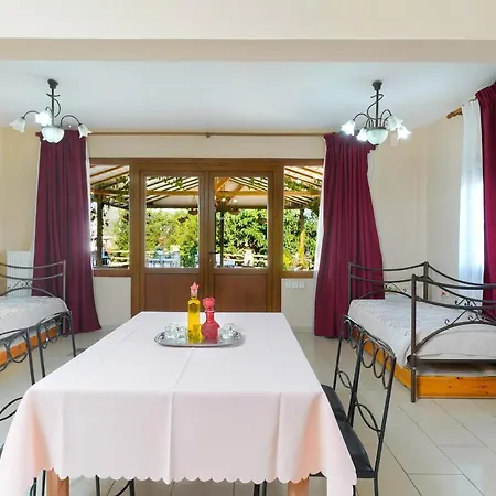 Golden Nest Apartman *