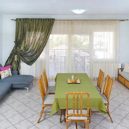 Golden Nest * לימנריה