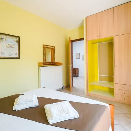 Golden Nest Apartman Limenária