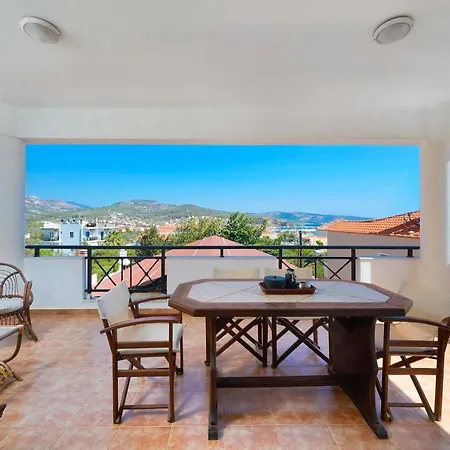 Golden Nest Apartman Limenária