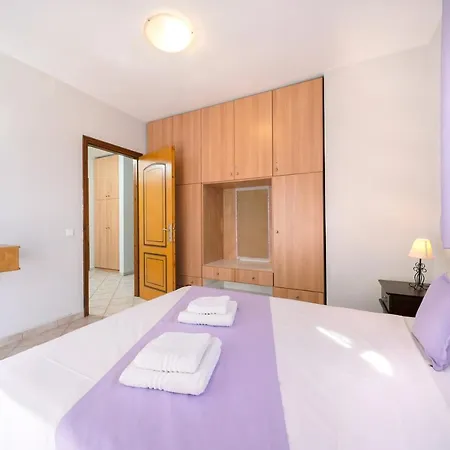 Golden Nest Apartament *