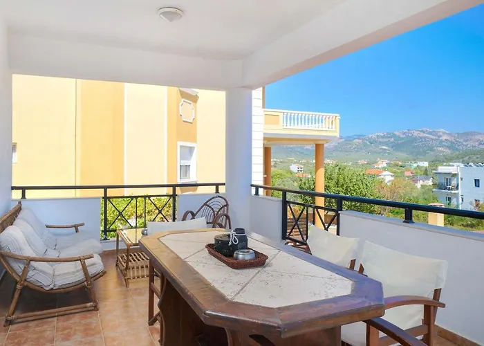 Golden Nest Appartement *